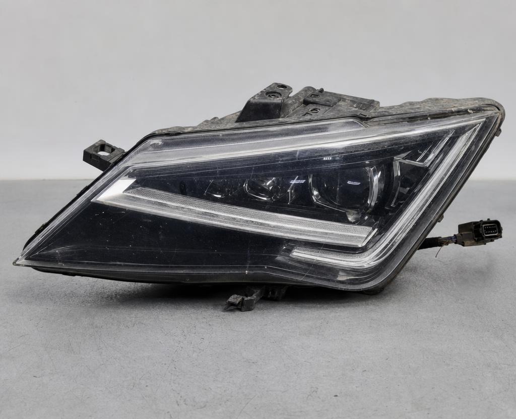 Faro delantero izquierdo LED